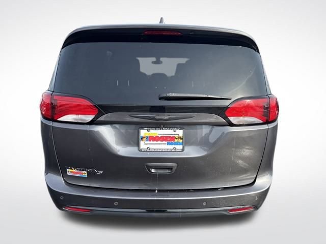 Used 2018 Chrysler Pacifica Touring-L w/ Premium Audio Group image 4