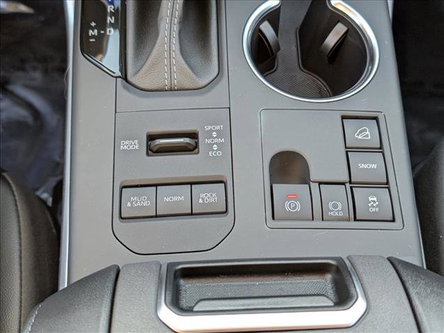 Used 2025 Toyota Highlander XLE image 12