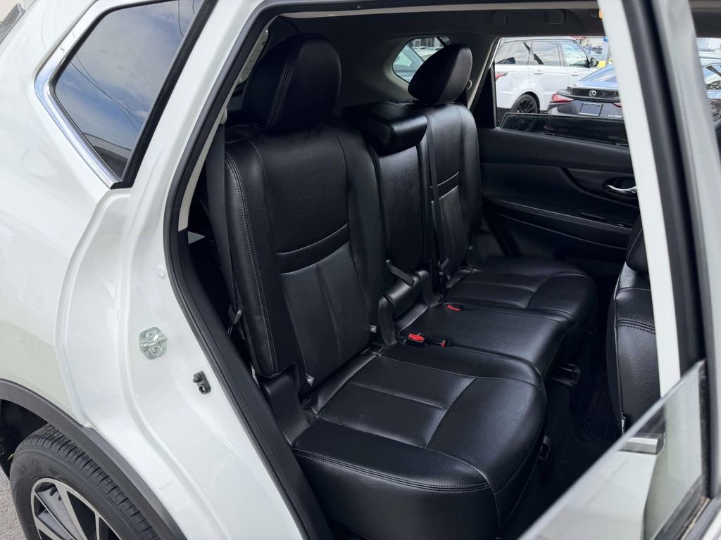 Used 2019 Nissan Rogue SL w/ Premium Package AWD/4WD image 16