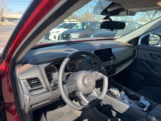 Used 2023 Nissan Rogue S image 9