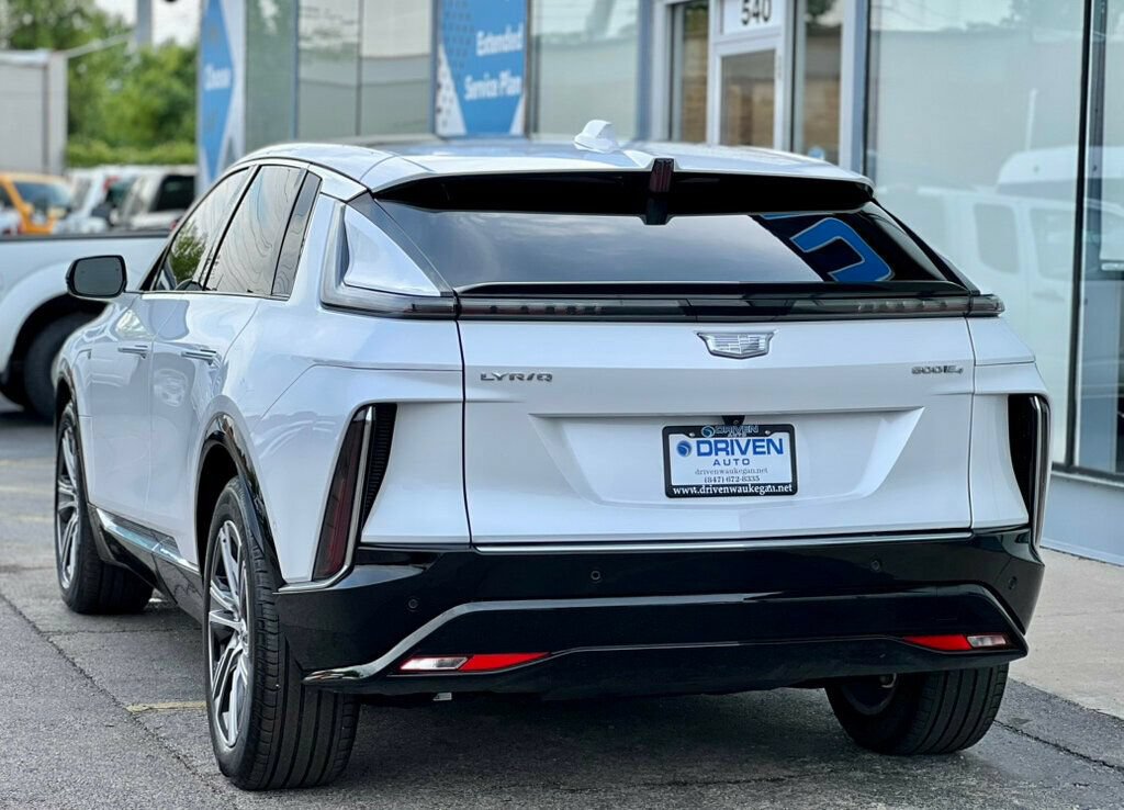 Used 2024 Cadillac Lyriq Luxury AWD/4WD image 35