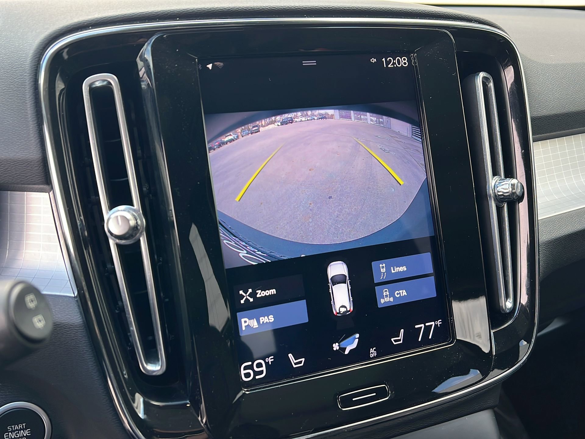 Used 2020 Volvo XC40 T4 Momentum w/ Premium Package image 20