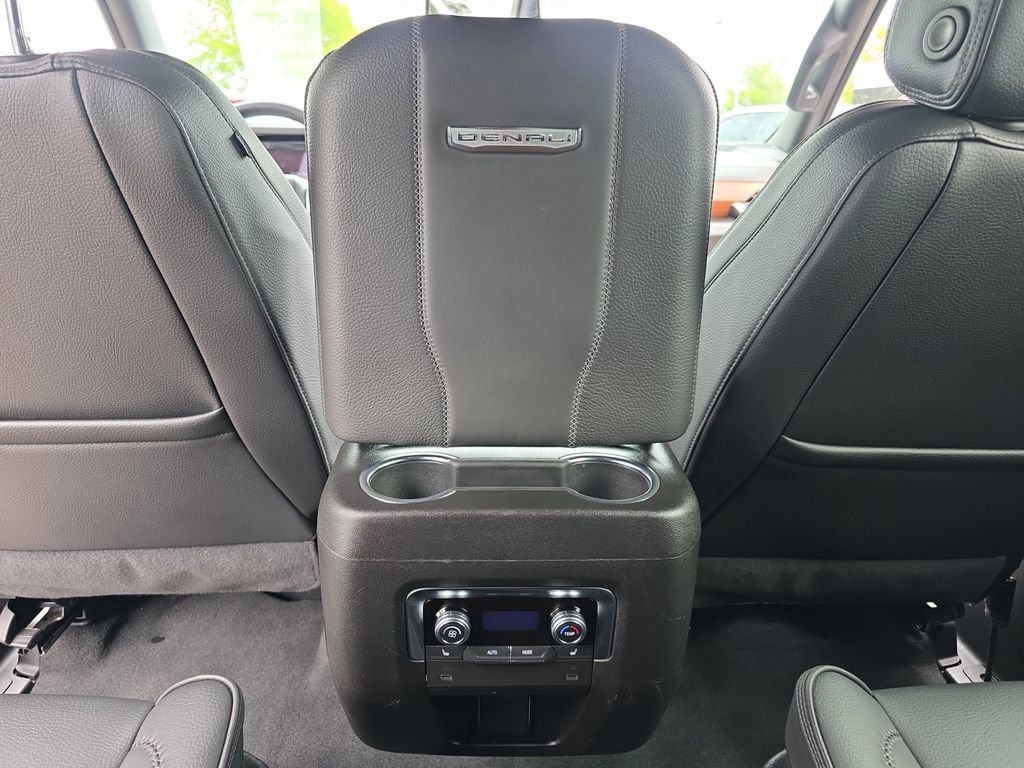 Used 2025 GMC Yukon XL Denali AWD/4WD image 24