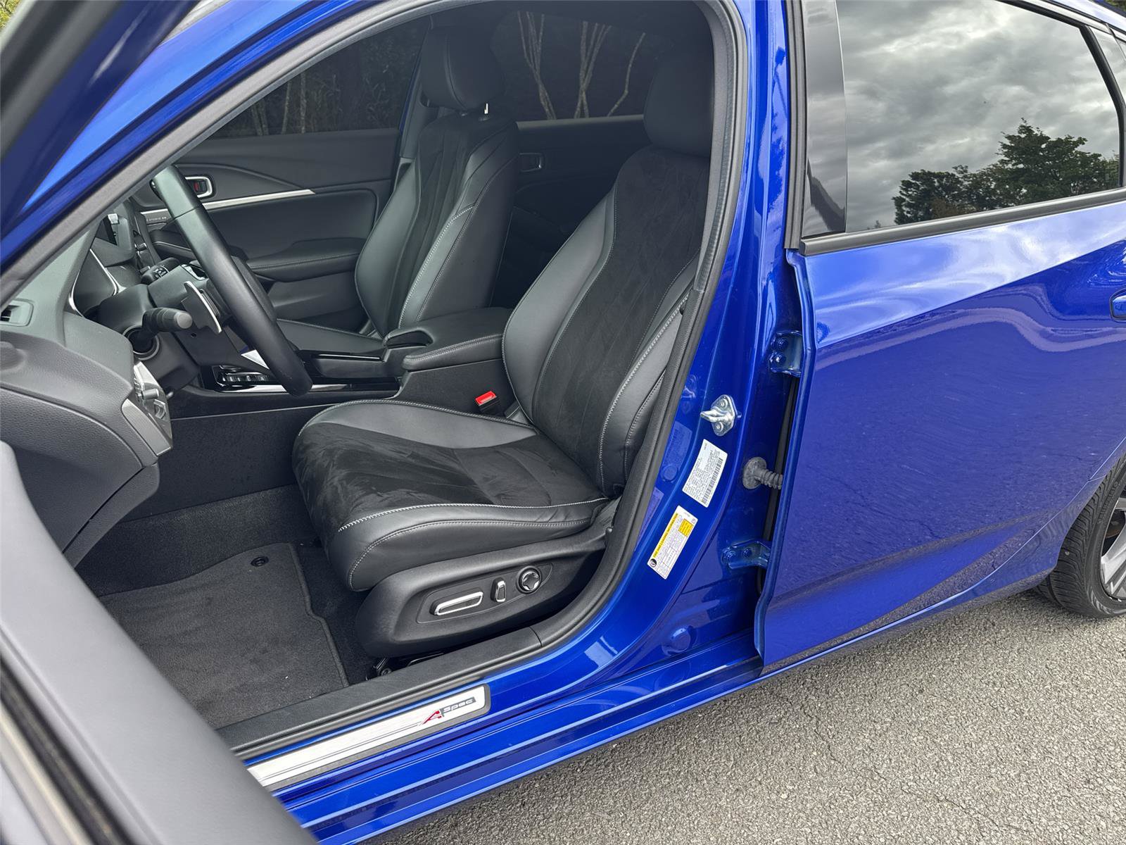 Used 2024 Acura Integra A-Spec w/ Technology Package FWD image 25