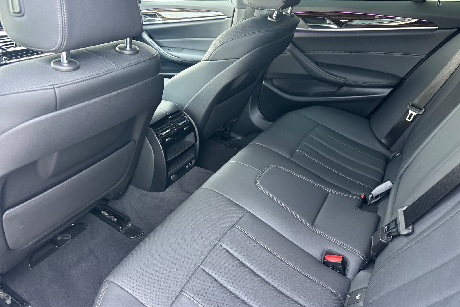 Certified 2023 BMW 530e w/ Convenience Package image 15