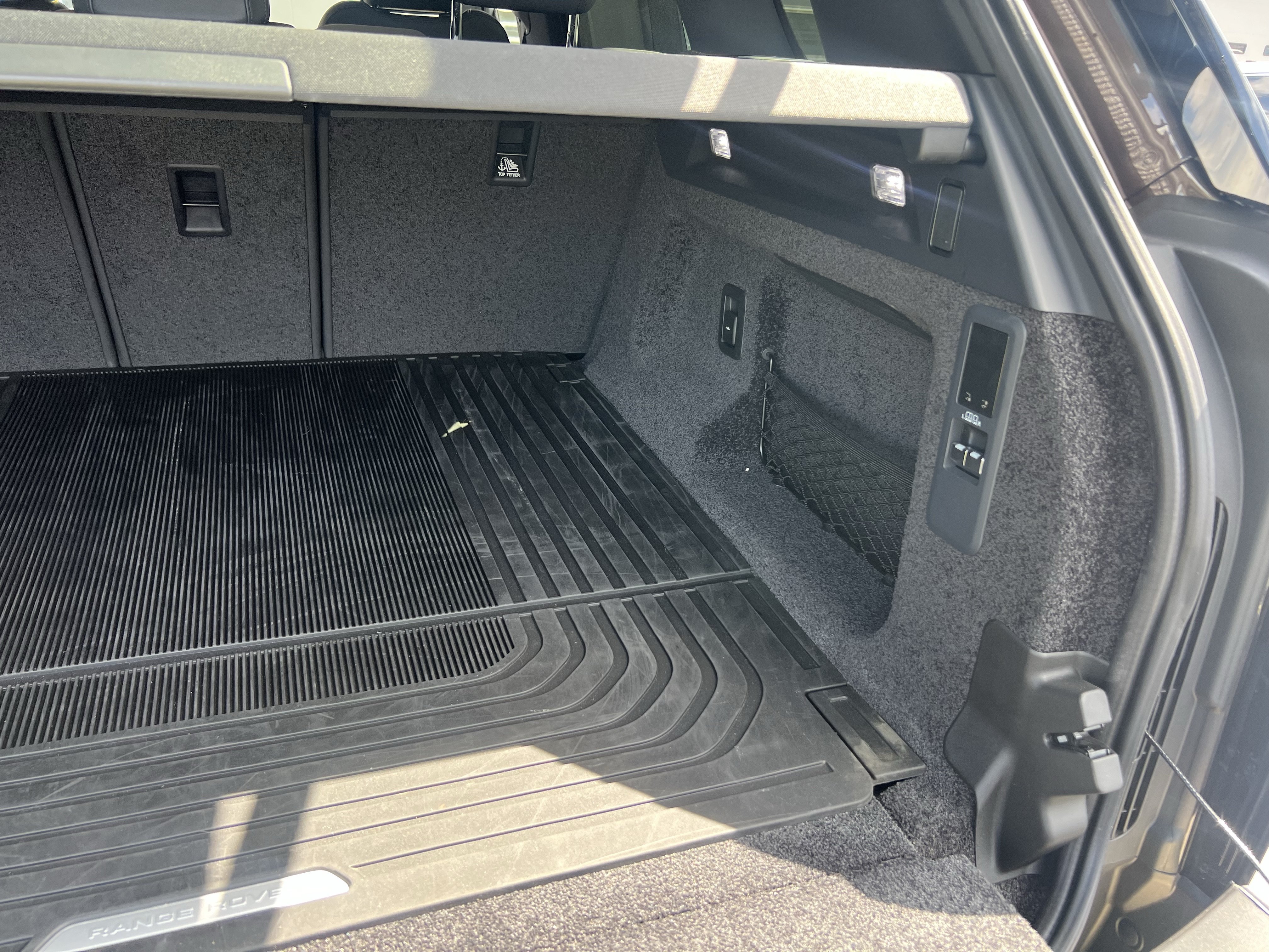 Certified 2026 Land Rover Range Rover SE AWD/4WD image 38