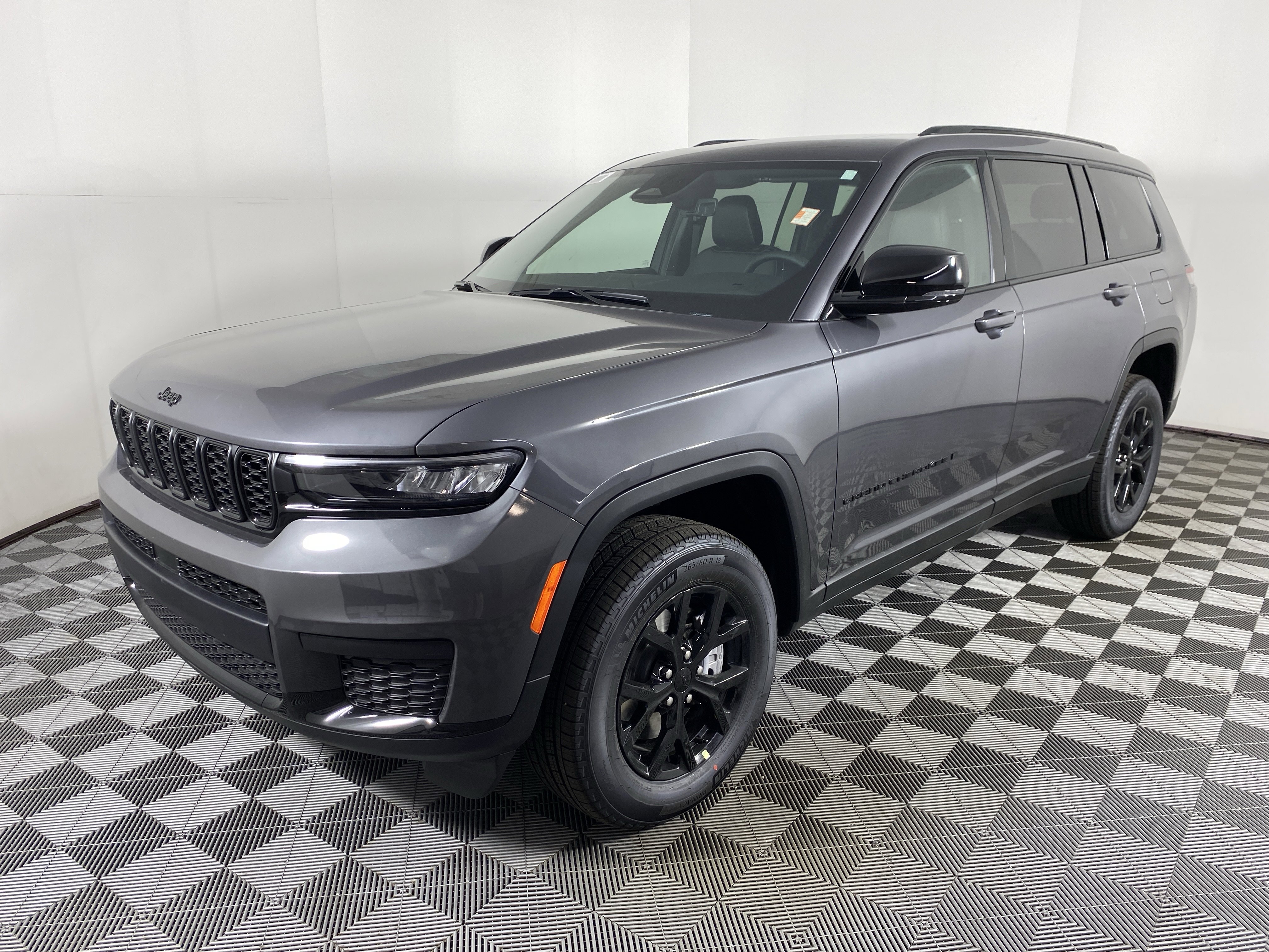 New 2025 Jeep Grand Cherokee L Altitude image 10