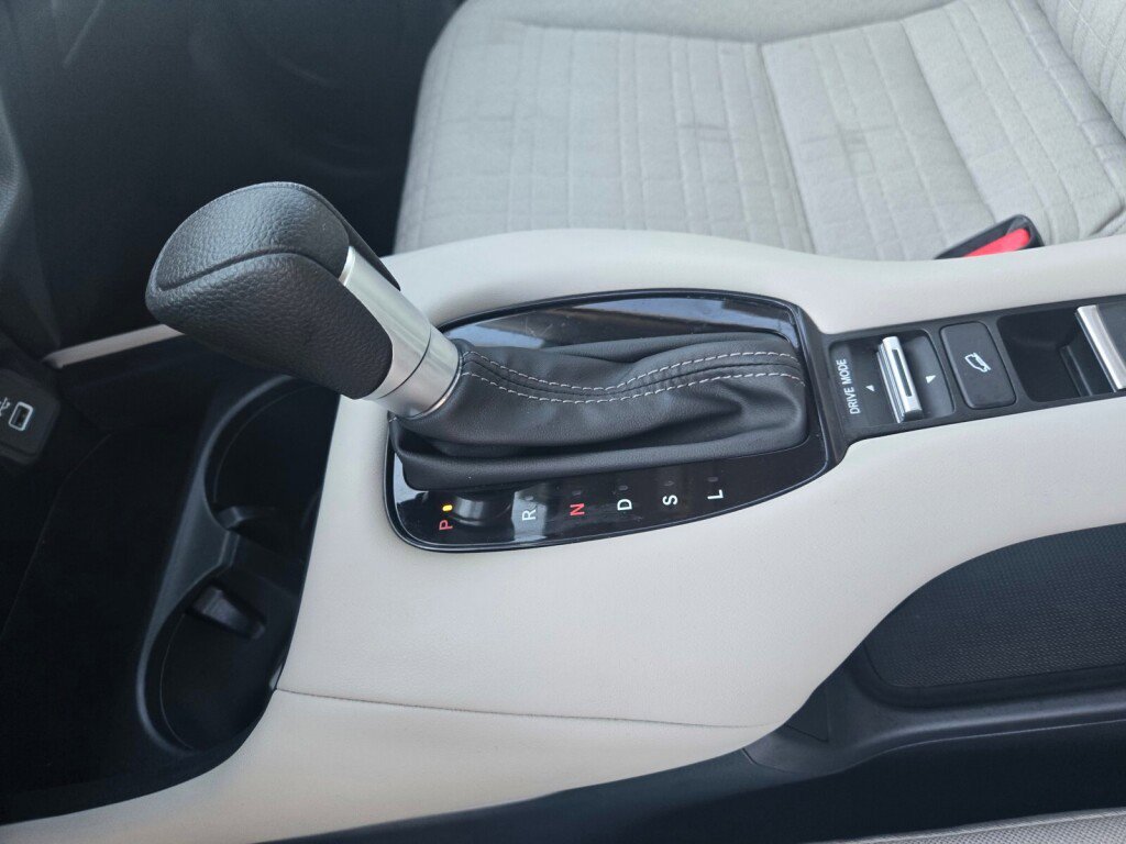 Certified 2025 Honda HR-V LX image 16