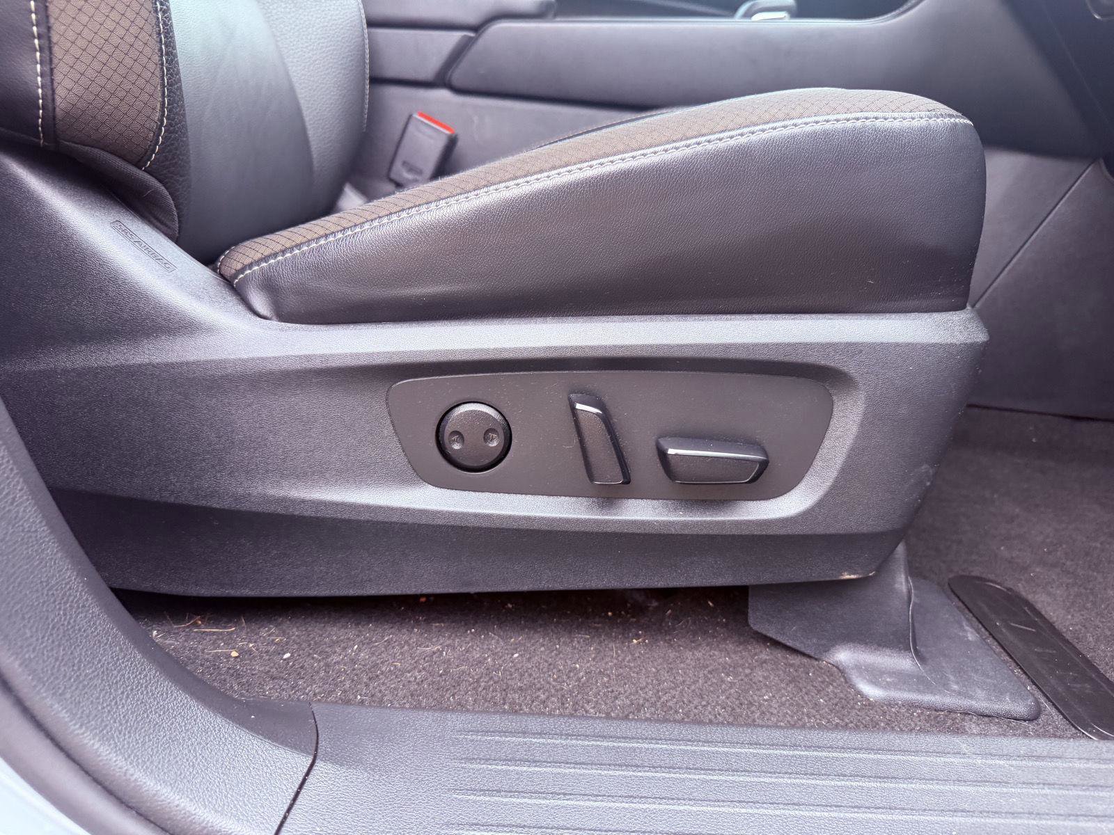 Used 2024 Nissan Pathfinder SL AWD/4WD image 31