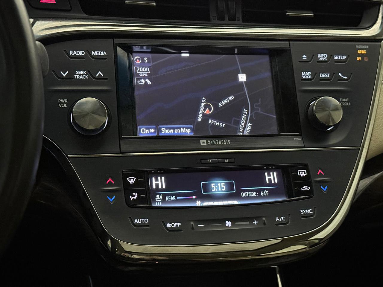 Used 2013 Toyota Avalon Limited w/ Technology Pkg FWD image 32