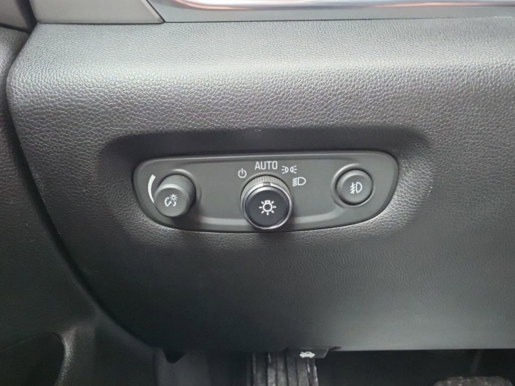 Used 2018 Chevrolet Traverse LT image 8