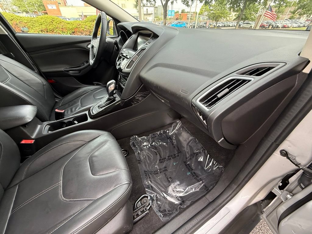 Used 2017 Ford Focus Titanium FWD image 42