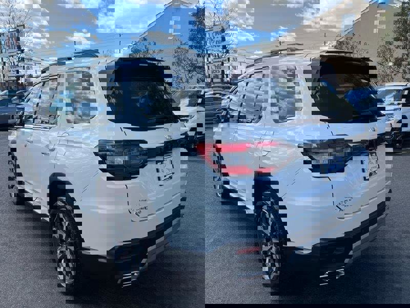 Used 2024 Honda Pilot Touring image 4