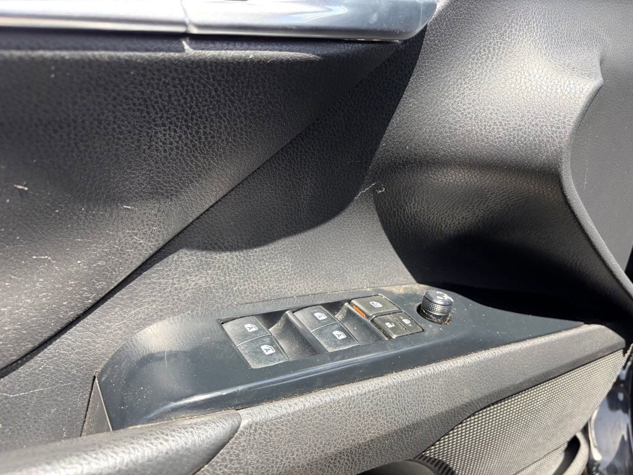 Used 2020 Toyota Camry LE FWD image 5
