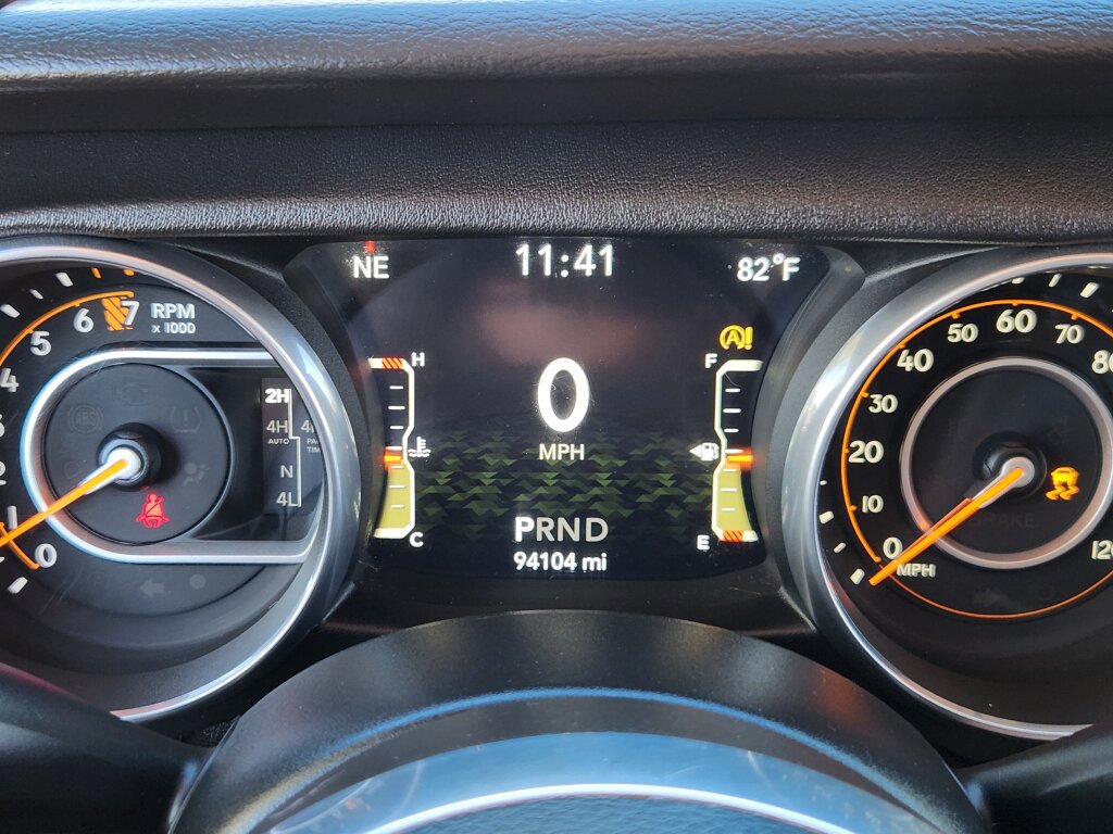 Used 2018 Jeep Wrangler Unlimited Sahara AWD/4WD image 16