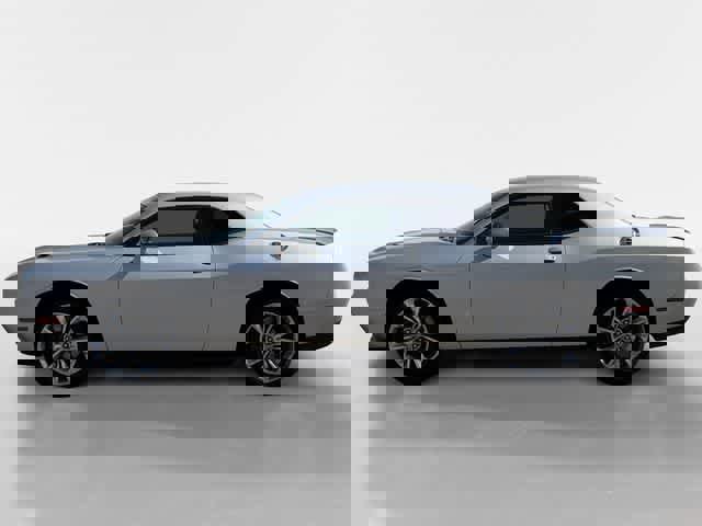 Used 2021 Dodge Challenger SXT image 2