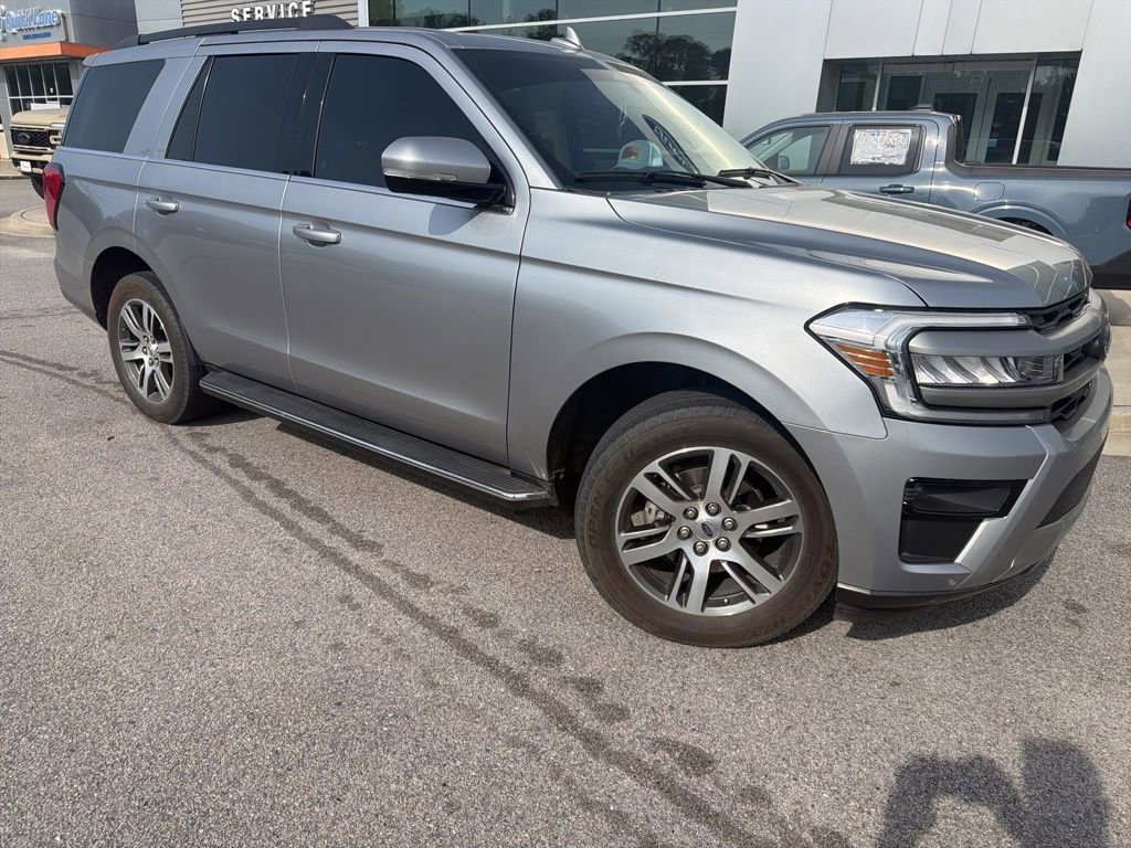 Used 2023 Ford Expedition XLT image 1