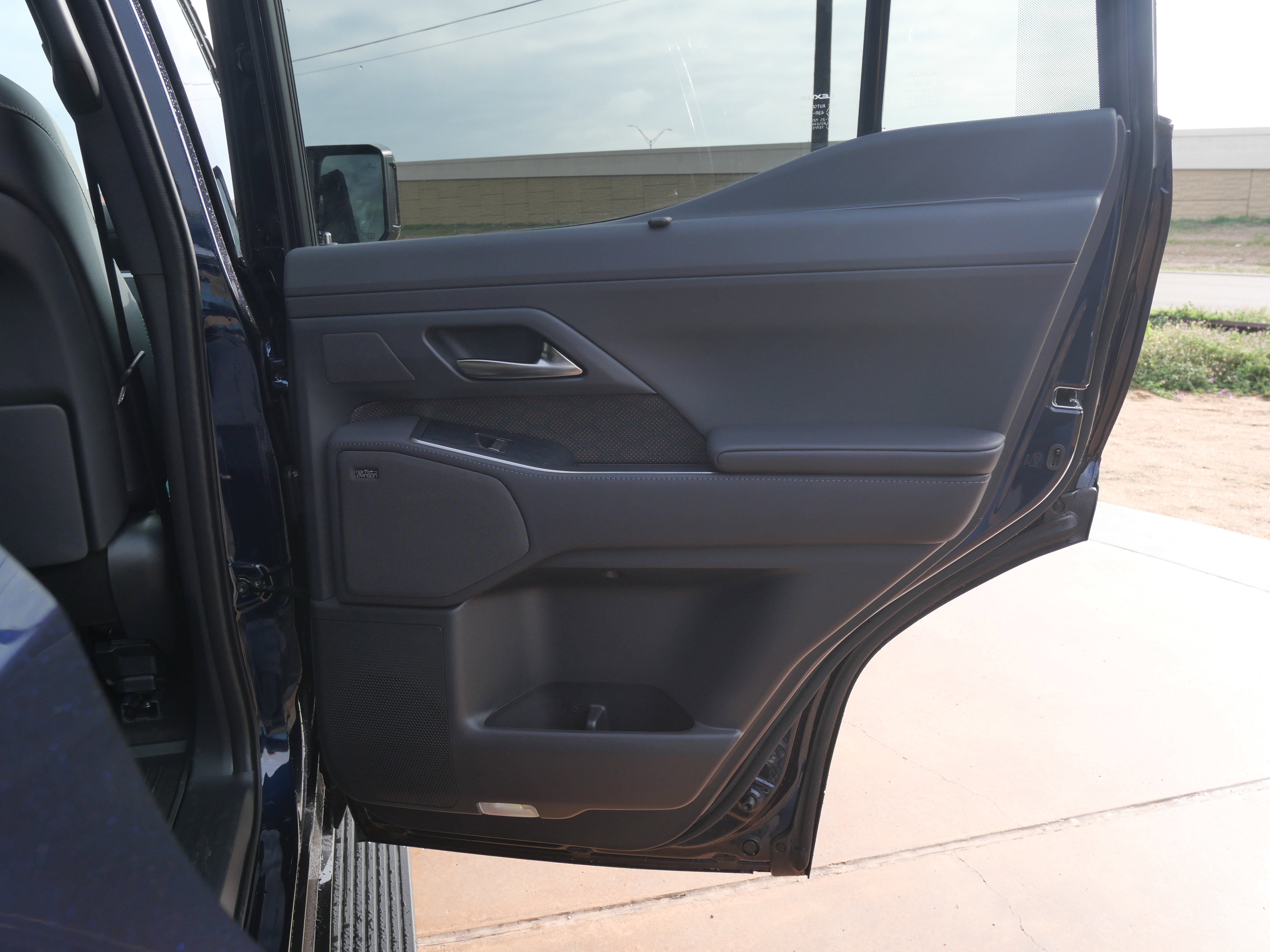 Used 2025 Lexus GX 550 w/ Accessory Package (2T) image 10