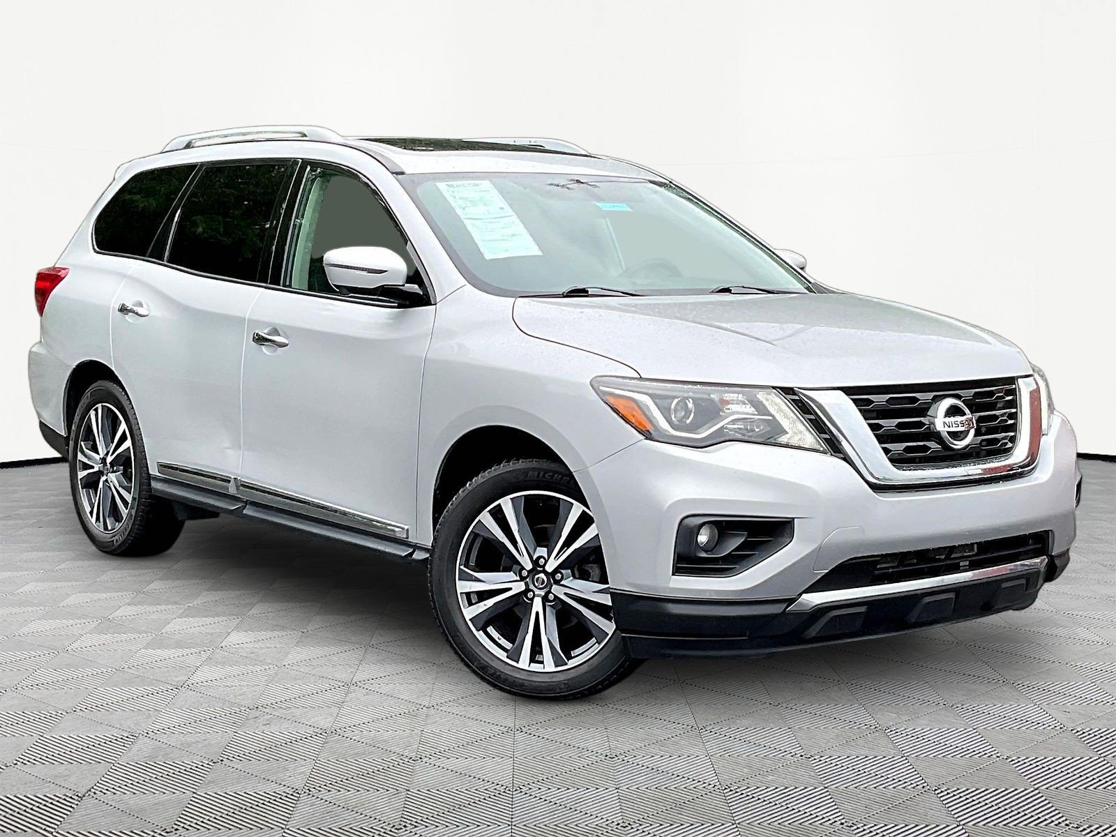 Used 2020 Nissan Pathfinder Platinum AWD/4WD image 3