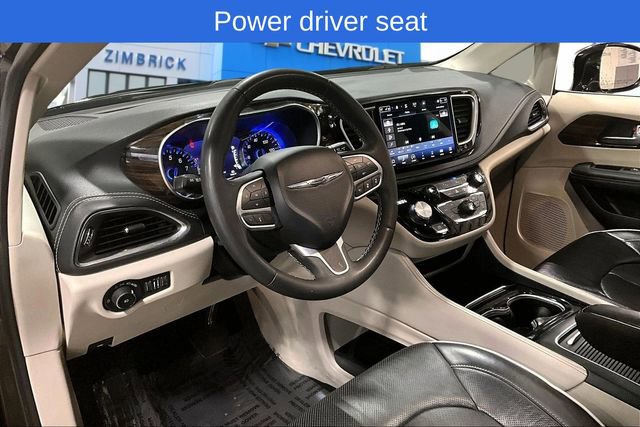 Used 2023 Chrysler Pacifica Limited image 18