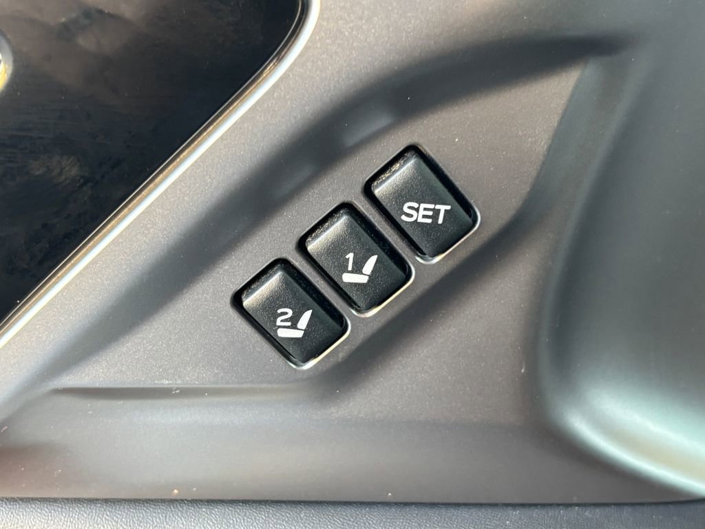 Used 2022 Subaru Outback Touring w/ Popular Package #2 image 27