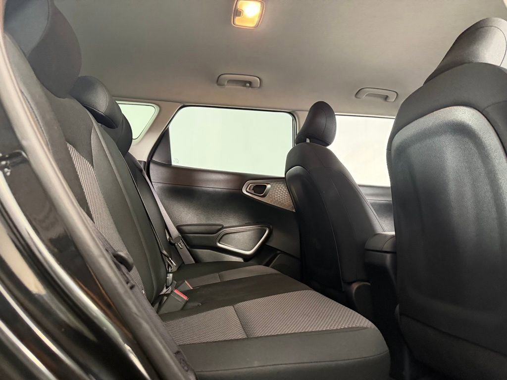 Used 2025 Kia Soul LX image 29