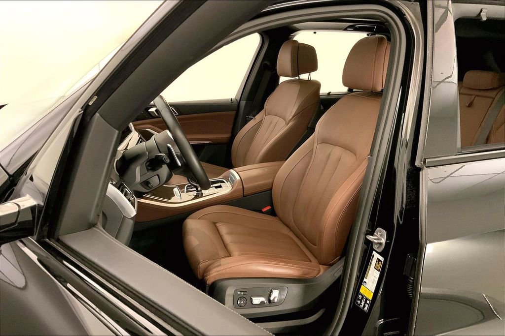 Used 2022 BMW X5 xDrive40i w/ M Sport Package AWD/4WD image 13