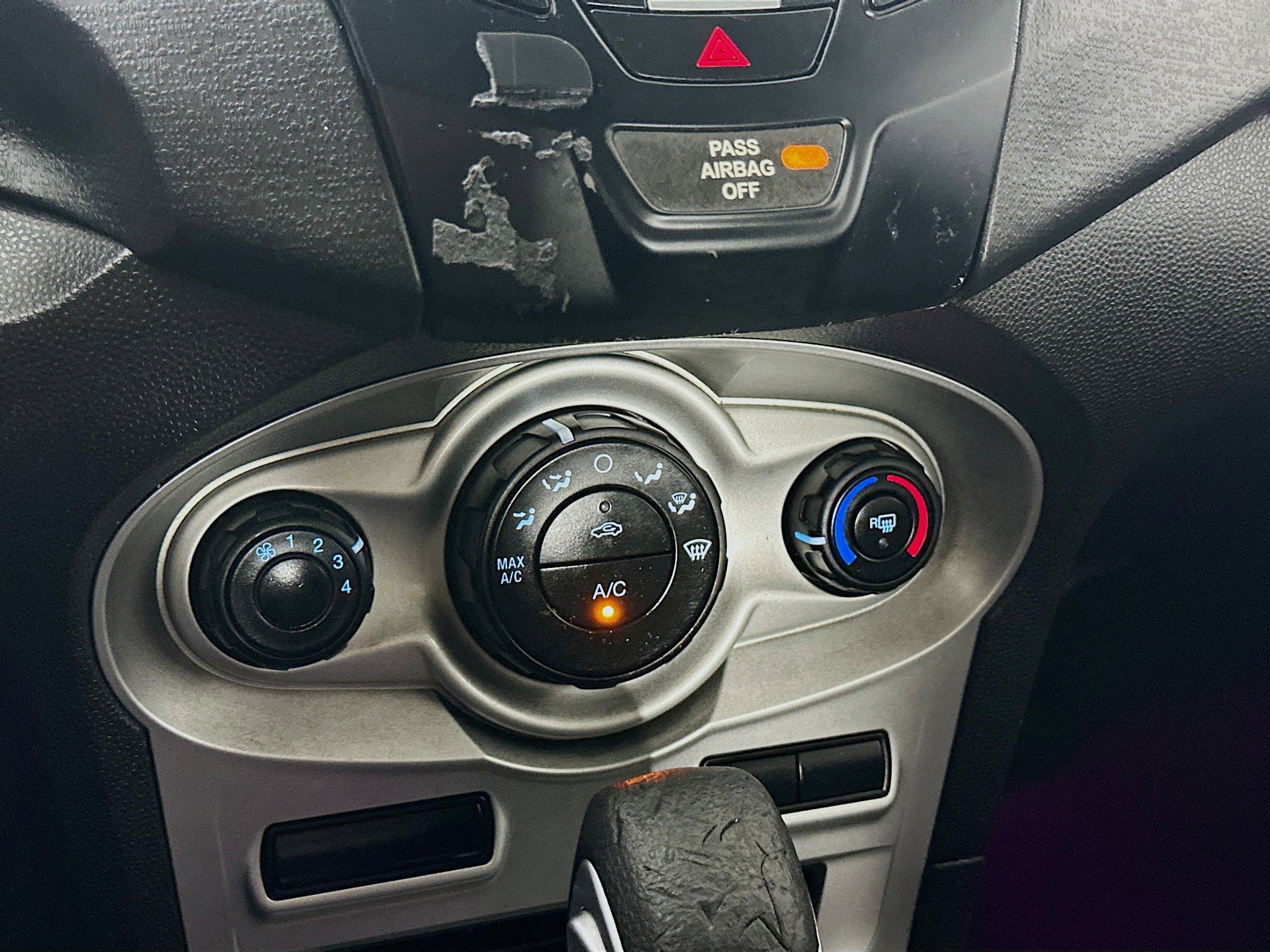 Used 2016 Ford Fiesta SE image 21