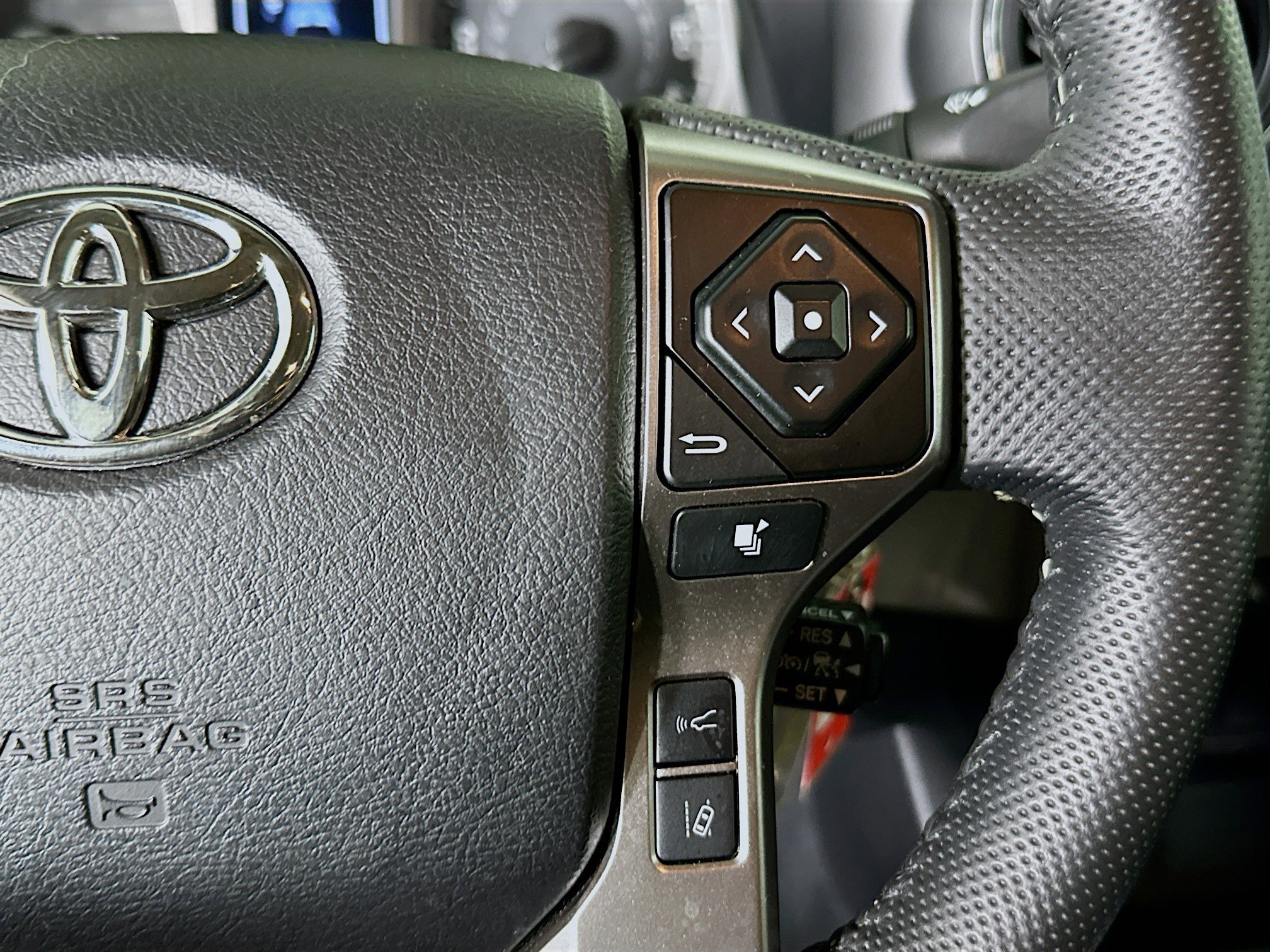 Used 2022 Toyota Tacoma SR5 w/ Technology Package AWD/4WD image 17