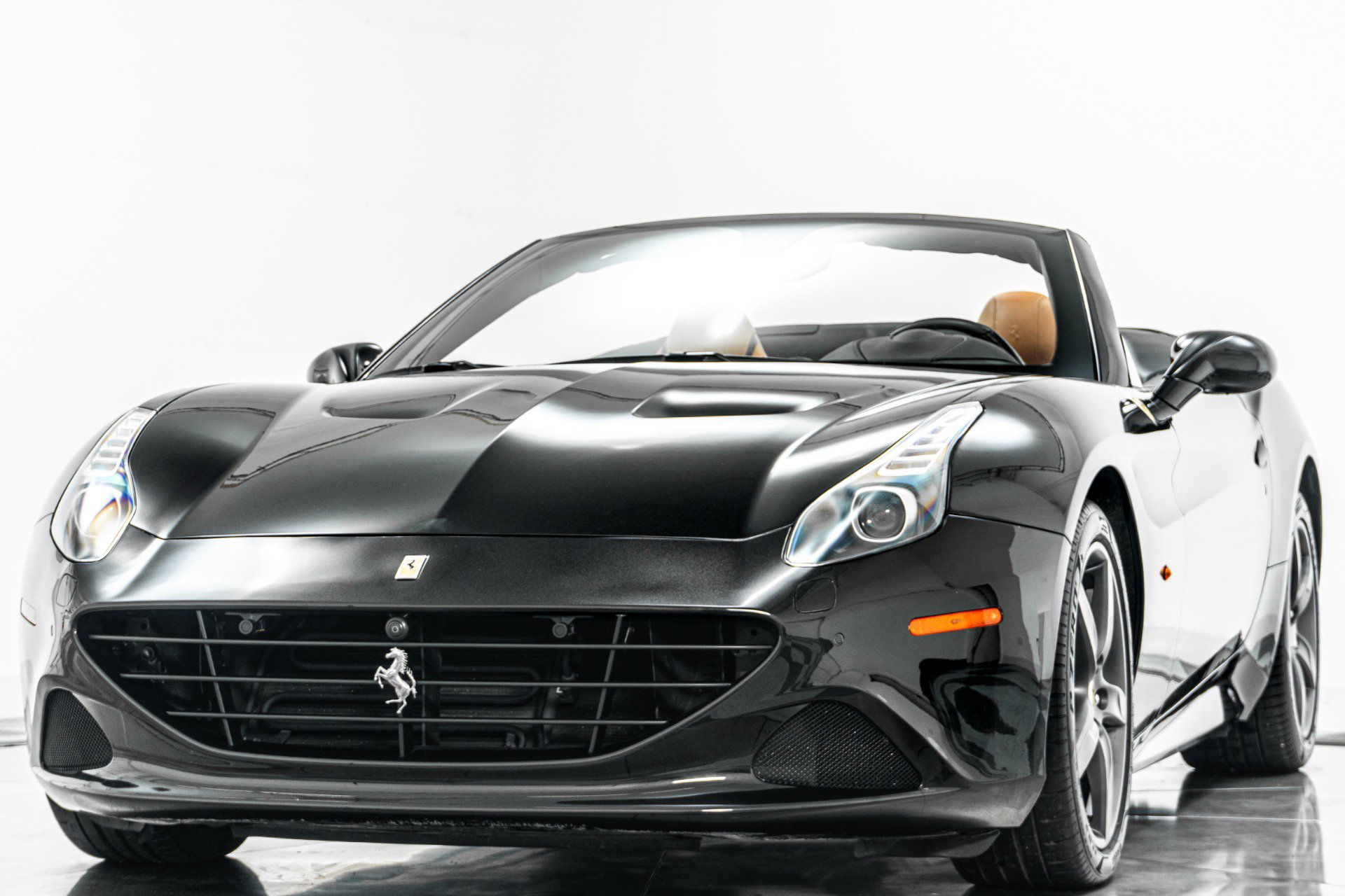 Used 2015 Ferrari California T RWD image 5