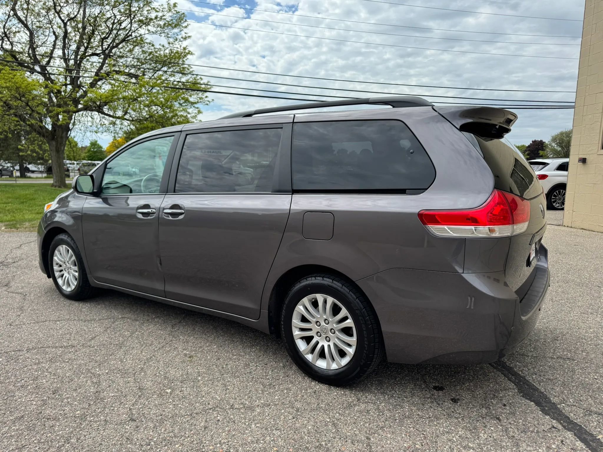 Used 2013 Toyota Sienna XLE FWD image 6