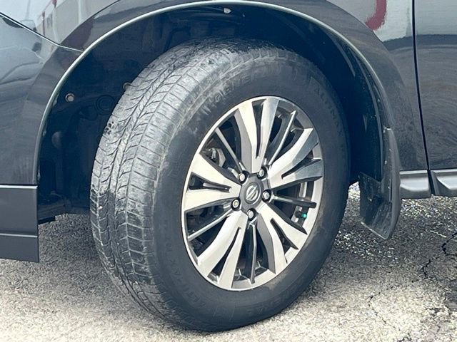 Used 2019 Nissan Pathfinder SV image 3