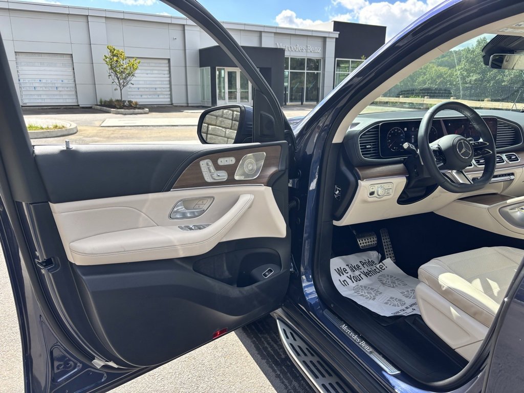 Used 2025 Mercedes-Benz GLS 580 4MATIC image 22