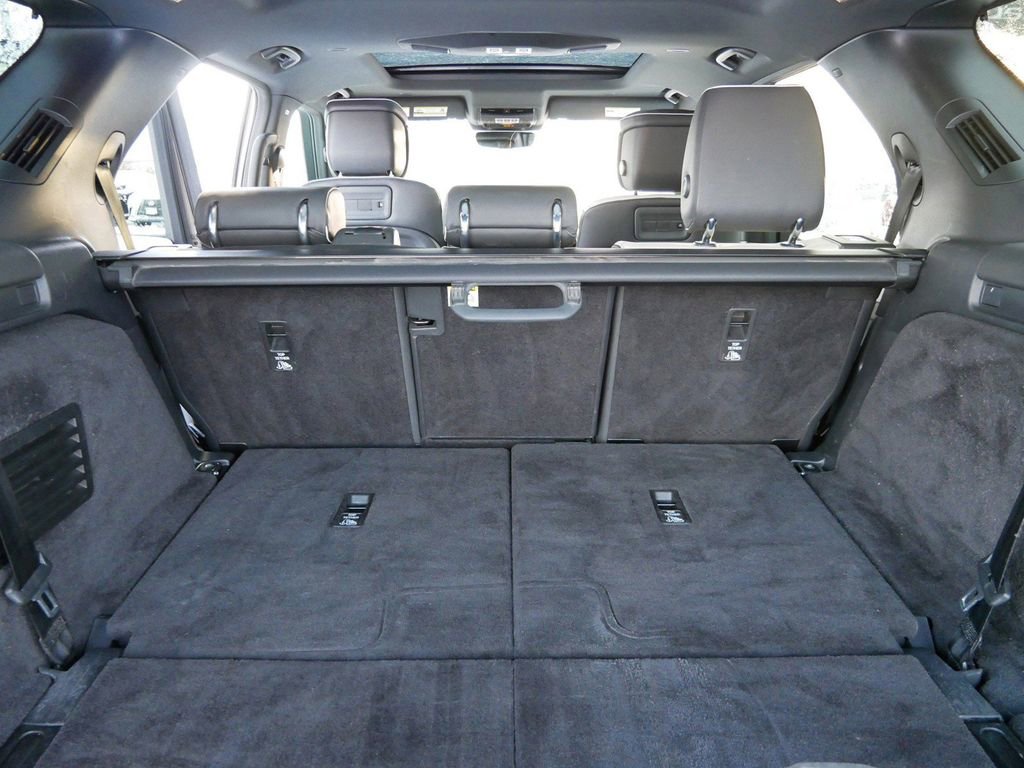 Used 2021 Land Rover Discovery HSE R-Dynamic image 10