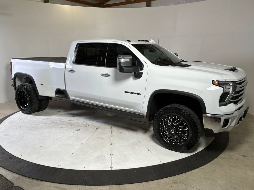 Used 2025 Chevrolet Silverado 3500 LTZ w/ LTZ Plus Package AWD/4WD image 7