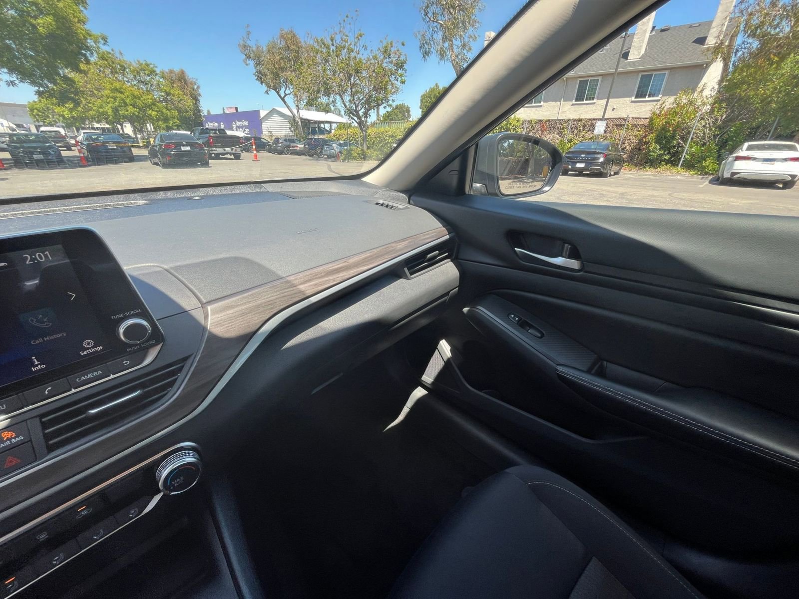 Used 2025 Nissan Altima 2.5 SV FWD image 35