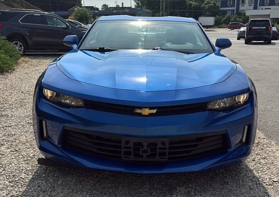 Used 2018 Chevrolet Camaro LT RWD image 4