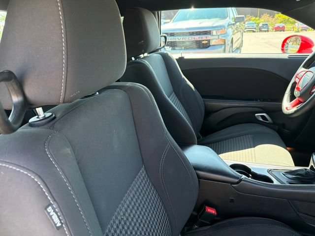 Used 2016 Dodge Challenger SXT RWD image 20
