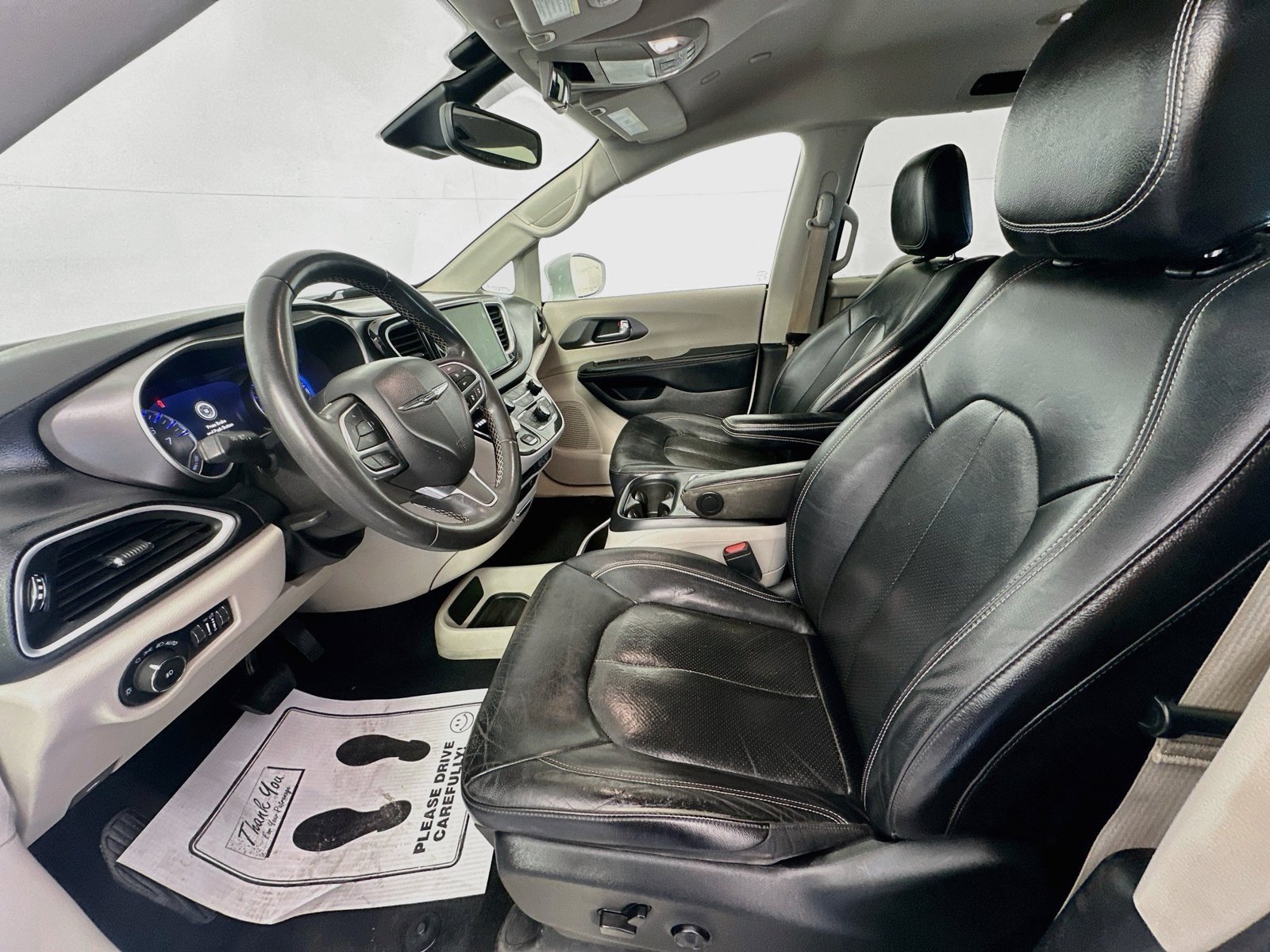 Used 2022 Chrysler Pacifica Touring-L FWD image 18