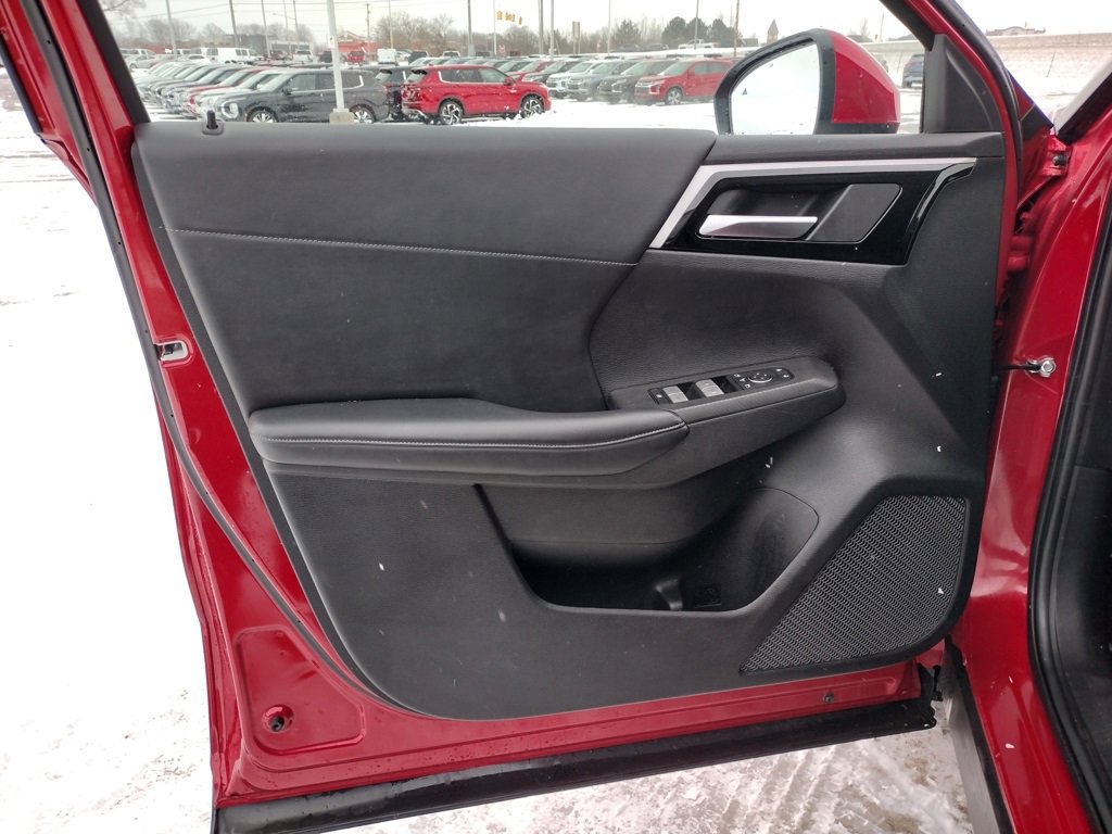 Used 2024 Mitsubishi Outlander SE Black Edition image 9