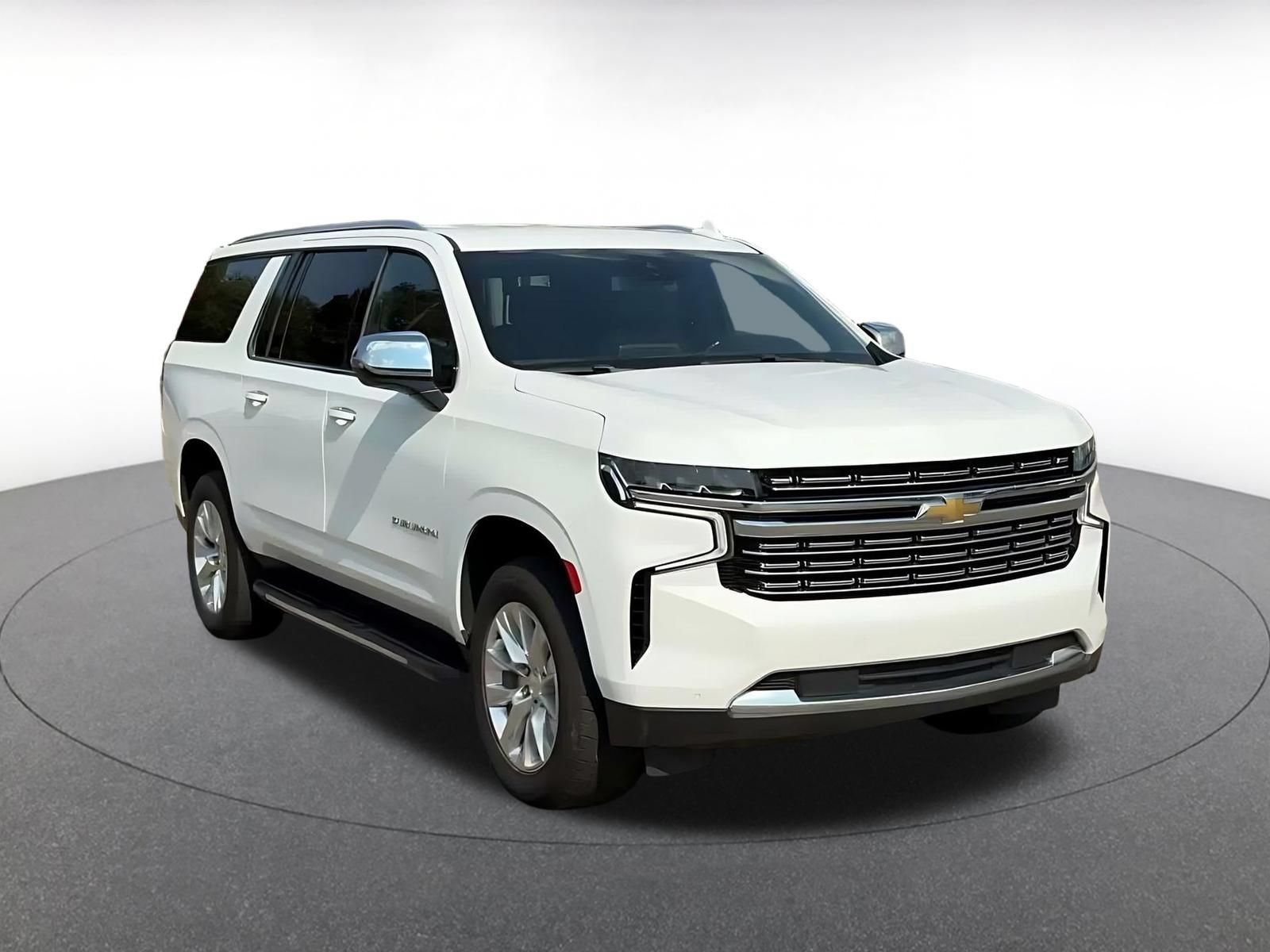 Used 2023 Chevrolet Suburban Premier AWD/4WD image 3