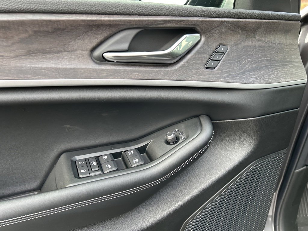 New 2025 Jeep Grand Cherokee L Limited image 8