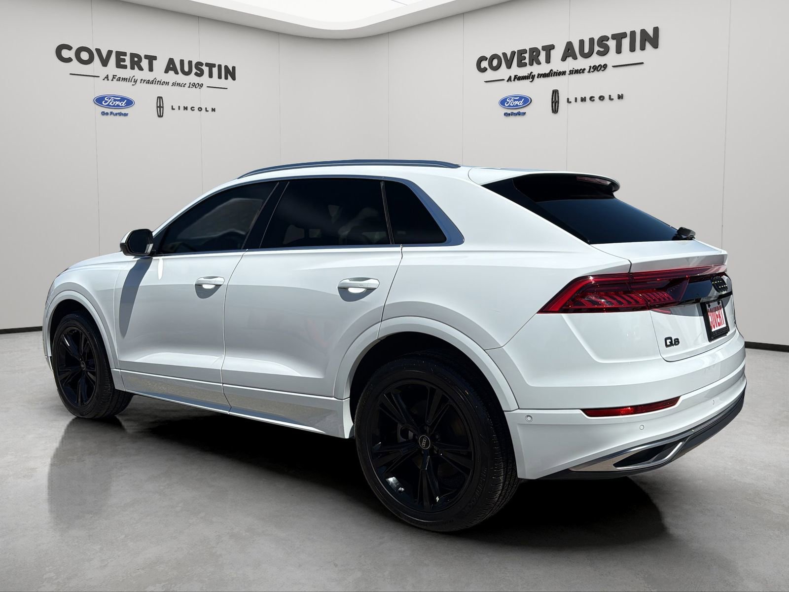 Used 2023 Audi Q8 Premium w/ Convenience Package AWD/4WD image 3