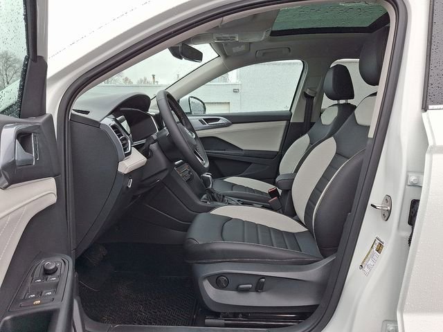 New 2026 Volkswagen Taos SEL image 6