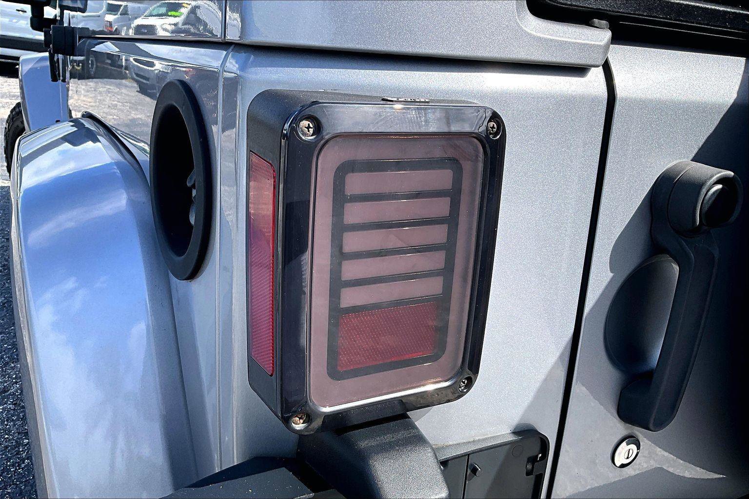 Used 2014 Jeep Wrangler Unlimited Rubicon w/ Dual Top Group AWD/4WD image 22