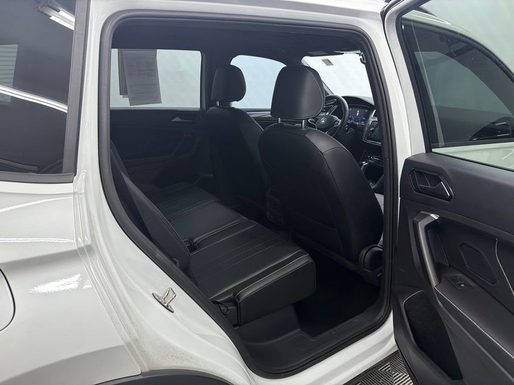 Used 2024 Volkswagen Tiguan SE R-Line FWD image 17
