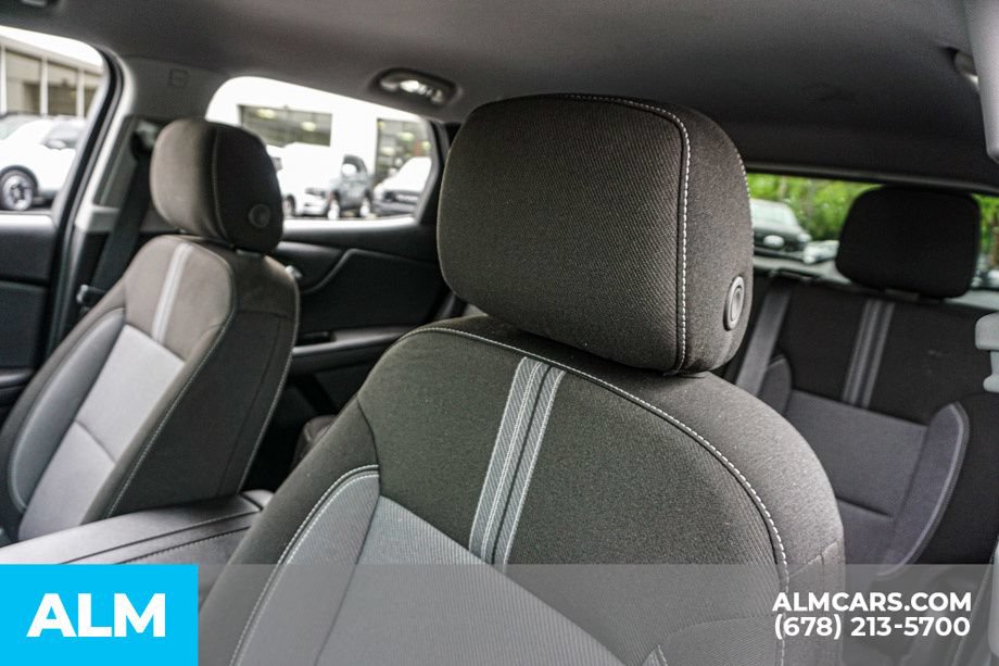 Used 2025 Chevrolet Blazer LT FWD image 18