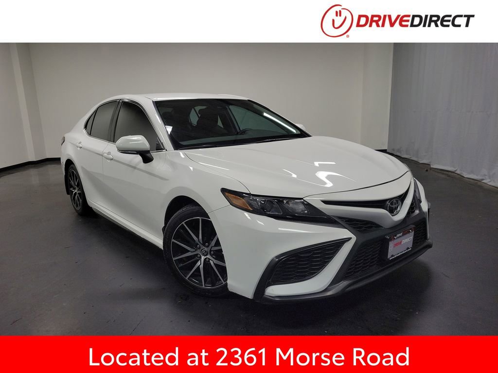 Used 2023 Toyota Camry SE FWD image 1