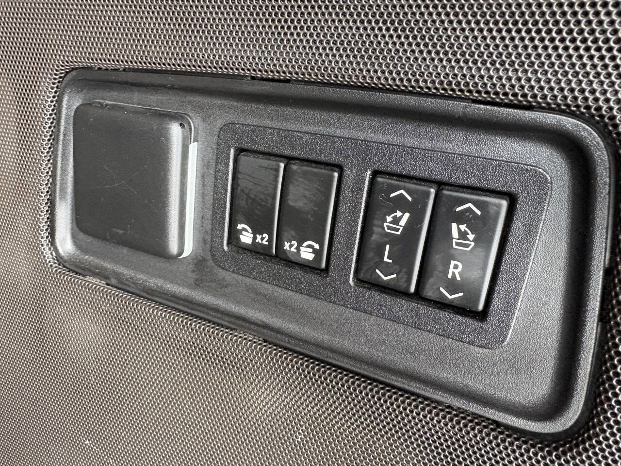 Used 2021 Cadillac Escalade ESV Premium Luxury image 39