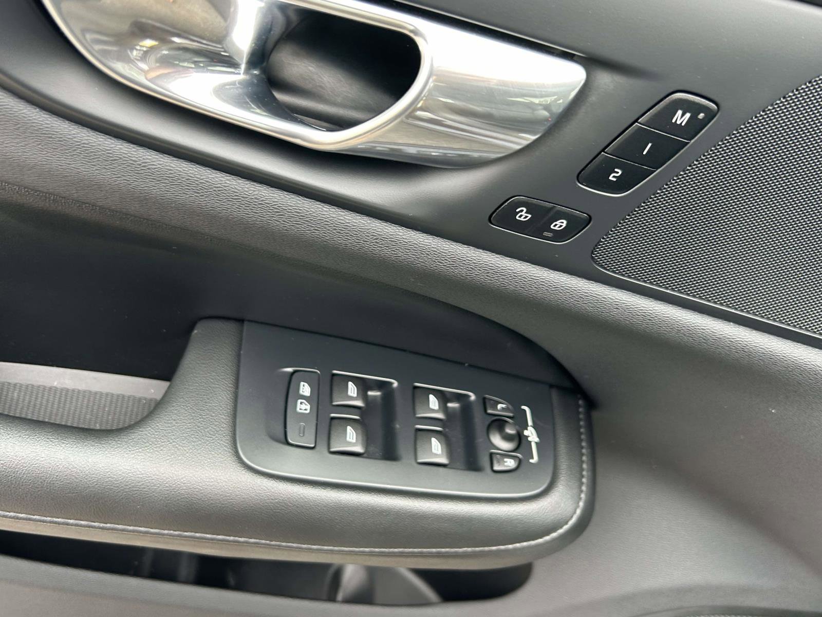 Certified 2025 Volvo S60 T8 Plus AWD/4WD image 19
